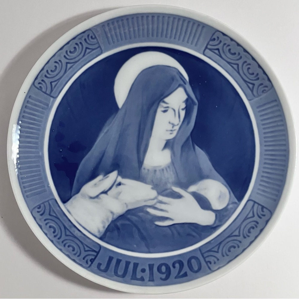 Antique 1920 CHRISTMAS PLATE / Royal Copenhagen / HAND PAINTED Mary & Baby Jesus